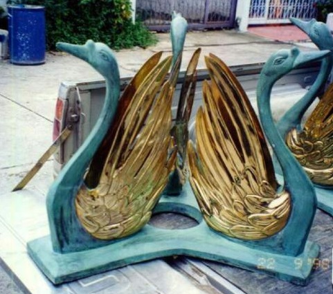 3 Swans Table 3 Swans Table