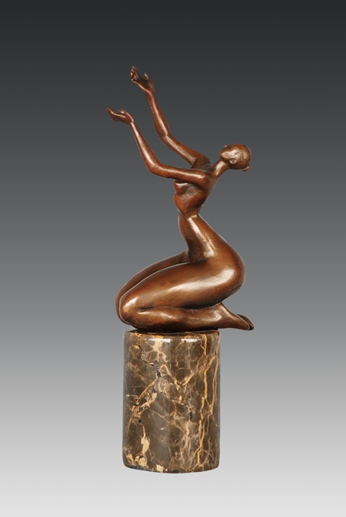 Contemporary Lady Kneeling Contemporary Lady Kneeling